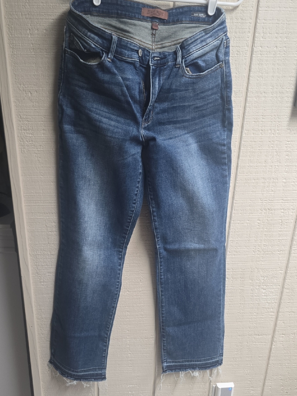 Judy Blue Medium Wash Cropped Ankle Jeans